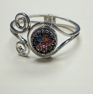 NWOT Bangle Bracelet